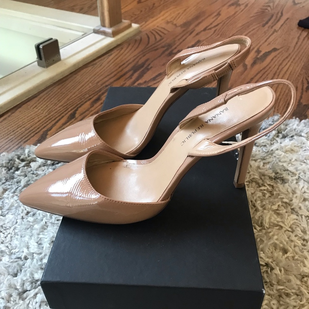 Banana Republic women’s heels, sling back, blush color, size 7